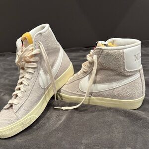 Nike Women's Blazer Mid Sneakers